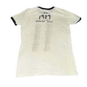 Taylor Swift Women's Cream The 1989 World Tour Concert Ringer T-Shirt Medium